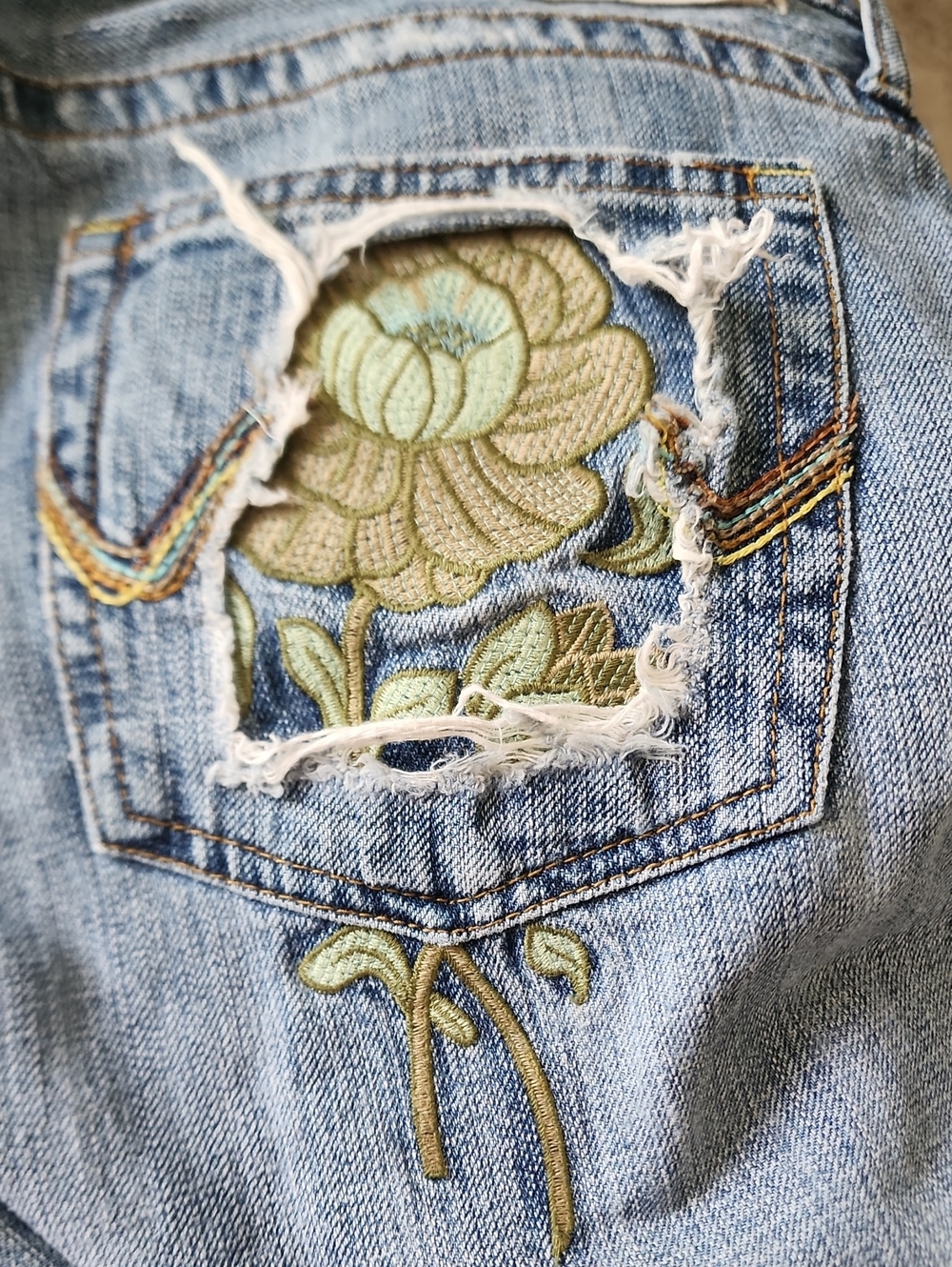 Y2k Low Rise Floral Embroidered Pocket Boho Capri Jeans